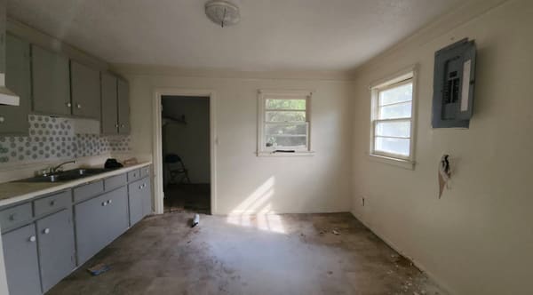 2112 S Madison Street photo 5