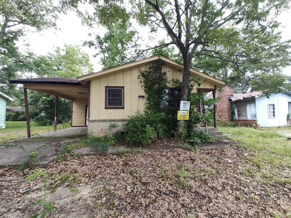 2104 Main Street photo 1