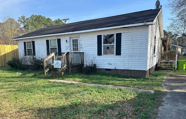 210 Suggs Street photo 1