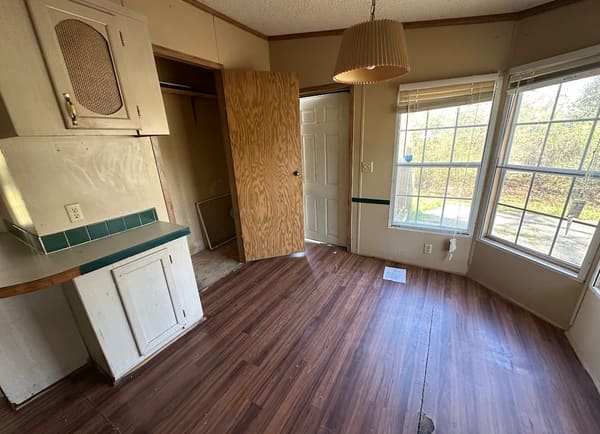 372 Gum Street E photo 3