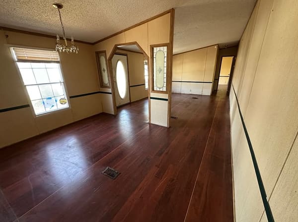 372 Gum Street E photo 7