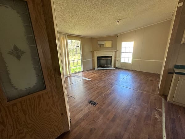 372 Gum Street E photo 8