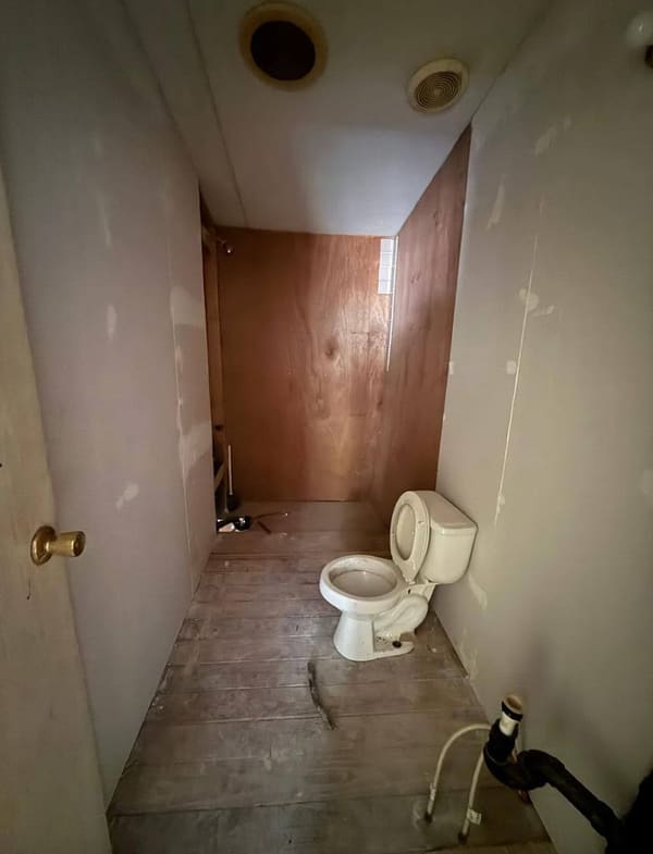 209 Broadway Street photo 9