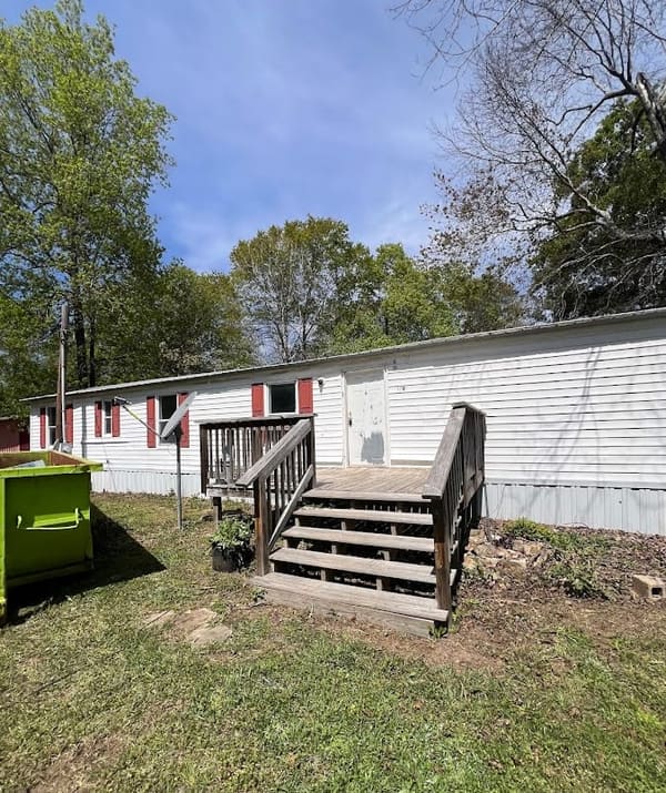 126 Iris St  photo 1