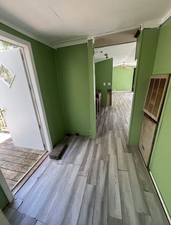 126 Iris St  photo 3