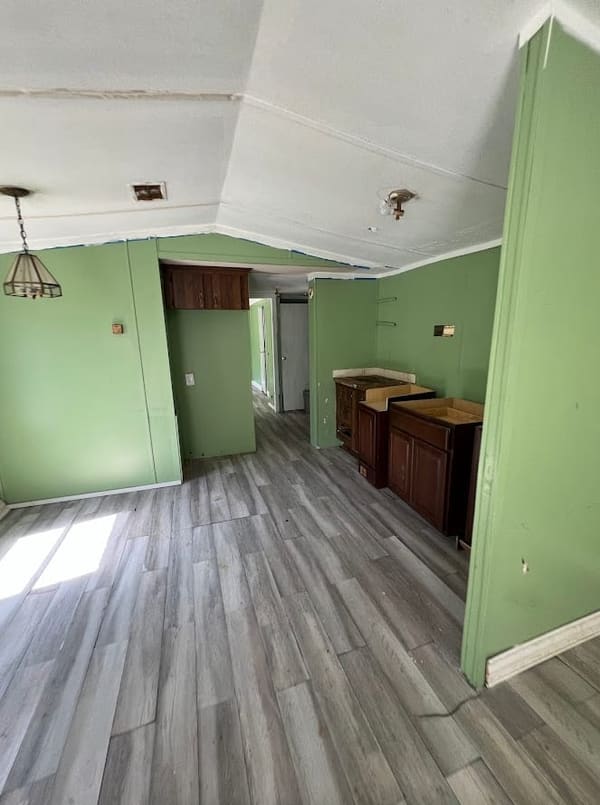 126 Iris St  photo 6