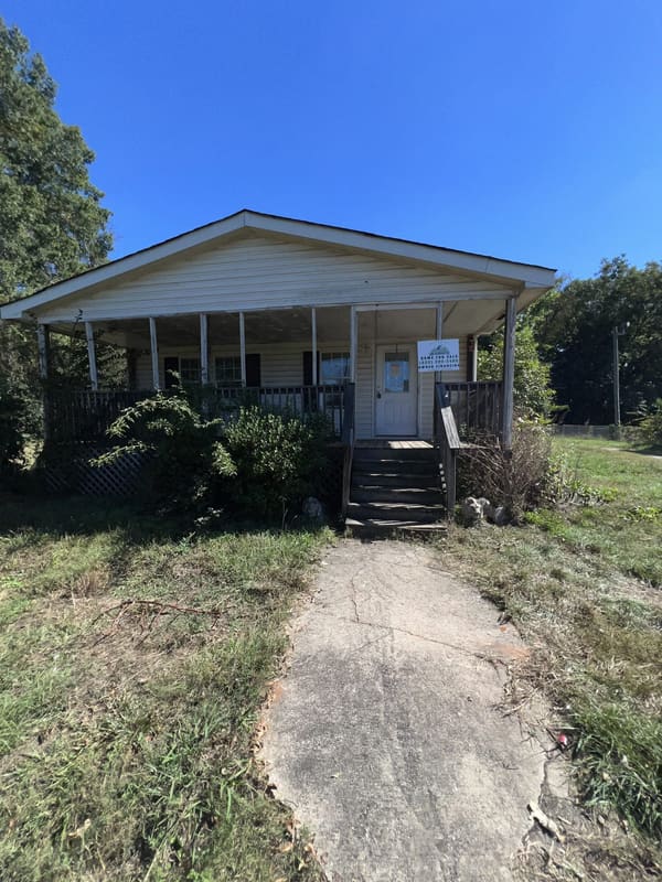 210 Agnes Drive  photo 1