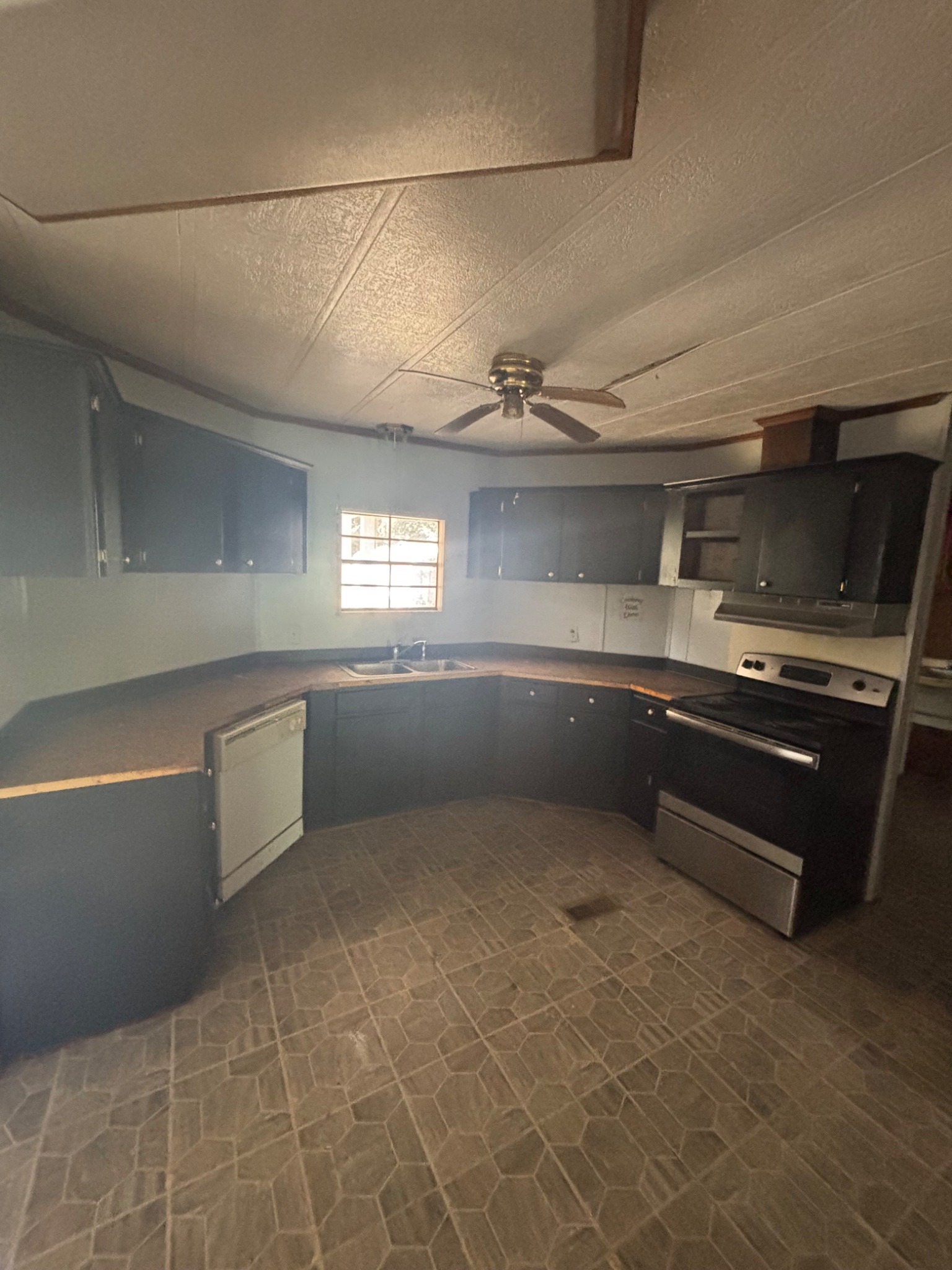 2891 Dalzell Street photo 5