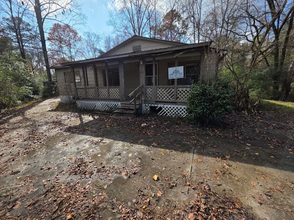 708 Woods Road photo 1