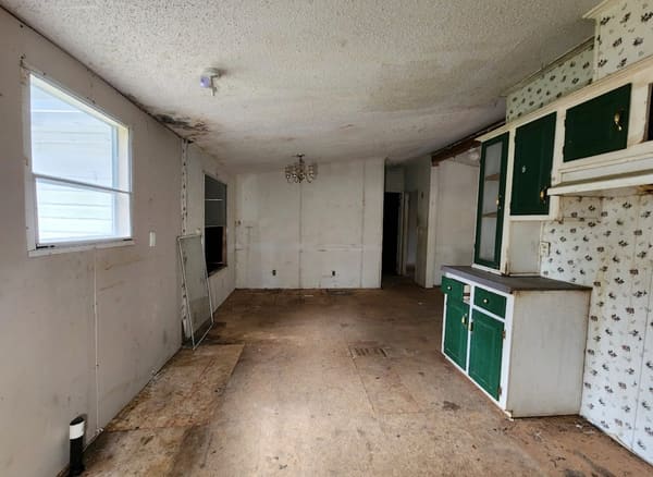 1608 Hilltop Circle photo 6