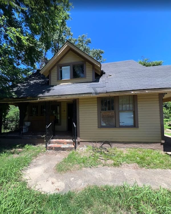 6805 Frankfort Ave photo 2