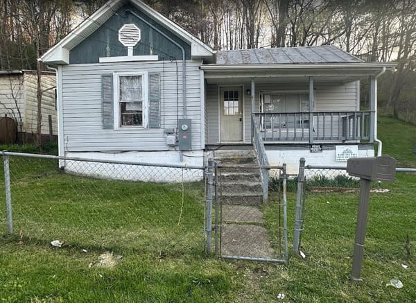 654 Spruce Street photo 1