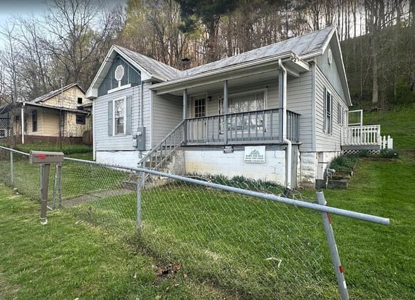 654 Spruce Street photo 3