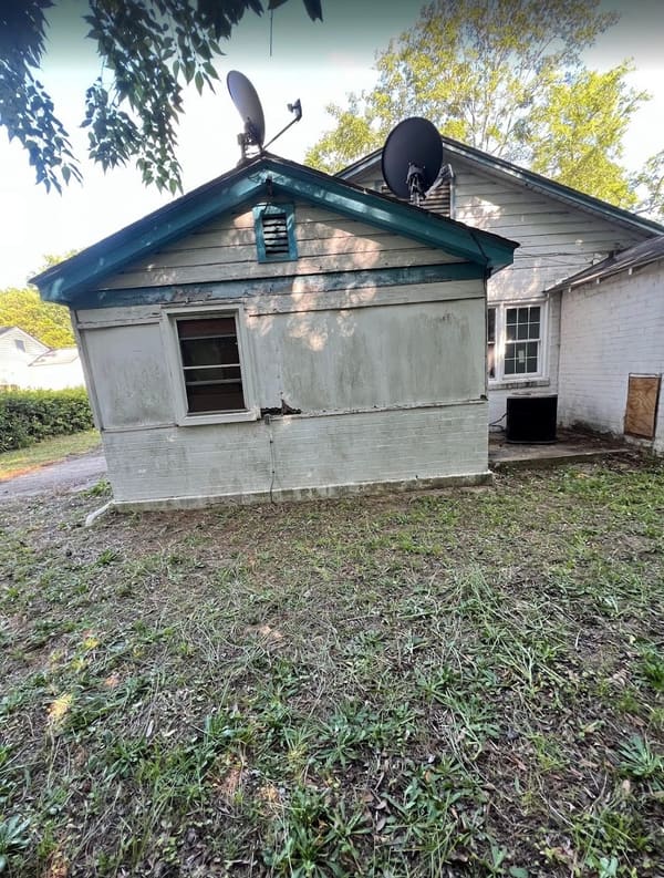 216 Woodlawn Ave  photo 2