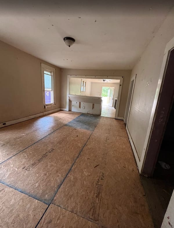 809 Laprade Street photo 4