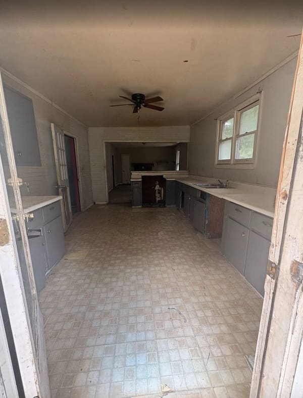 809 Laprade Street photo 7