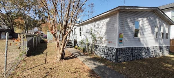 406 Elm Avenue photo 2