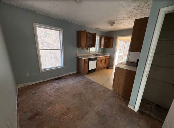 10038 Hurley Road photo 3