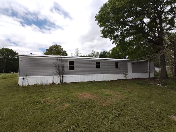 138 Humphrey Ave photo 2