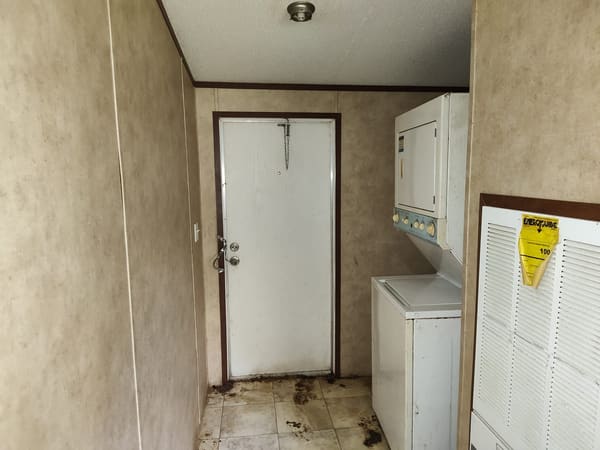 138 Humphrey Ave photo 4