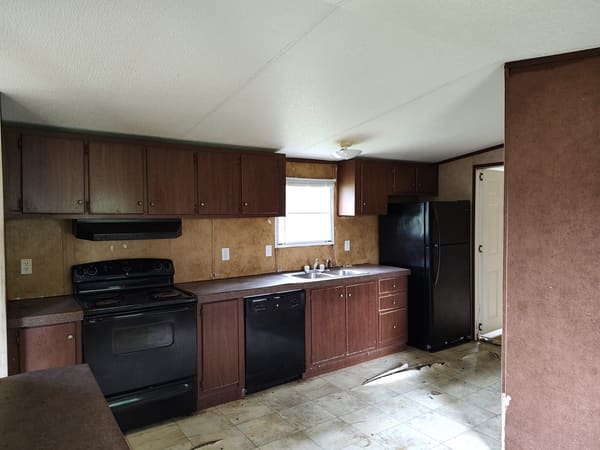 138 Humphrey Ave photo 5