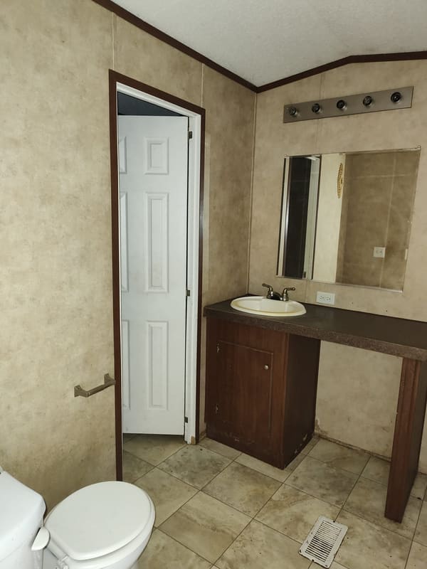 138 Humphrey Ave photo 9