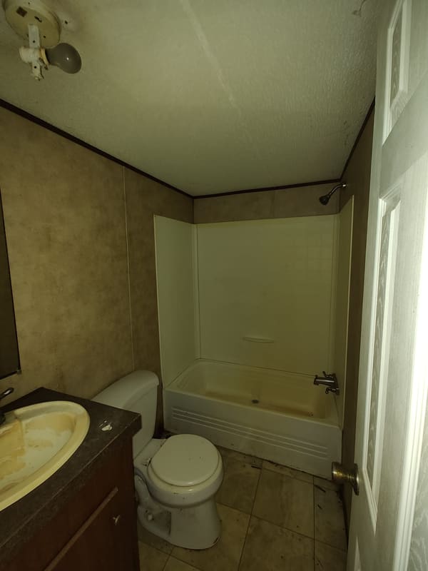 138 Humphrey Ave photo 13