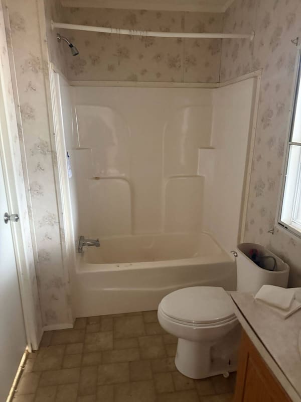 203 Oak Street photo 9