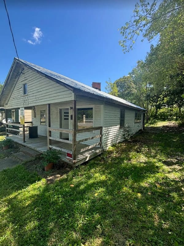 219 Olive St photo 2