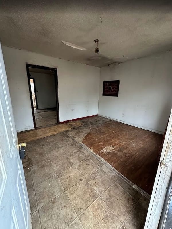 128 Hampton Circle photo 4