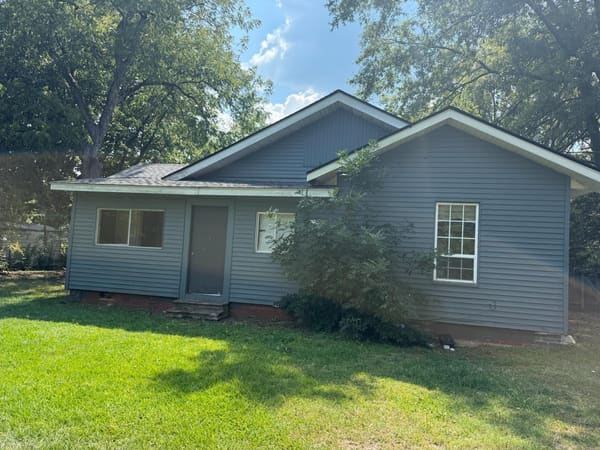 209 East Maple Street photo 3
