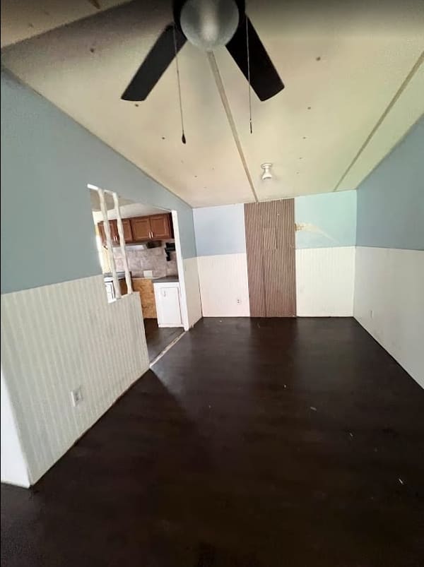 6096 Collins Street photo 2