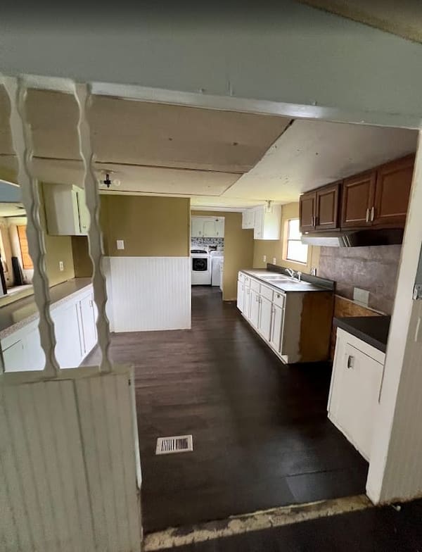 6096 Collins Street photo 3
