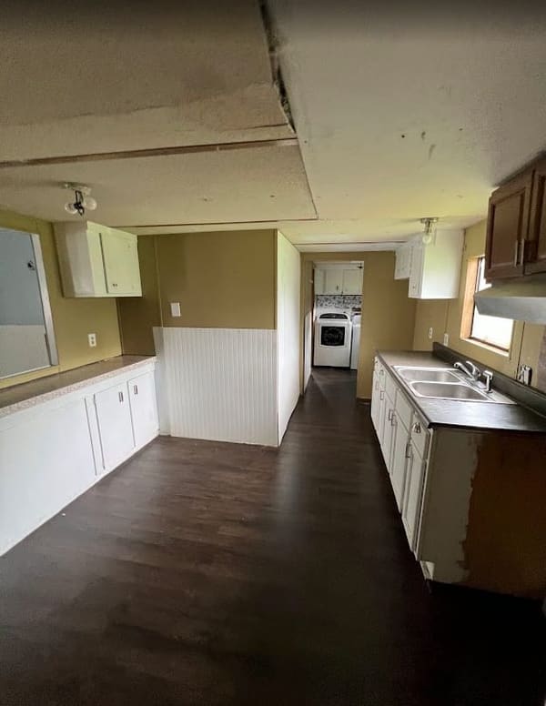 6096 Collins Street photo 4