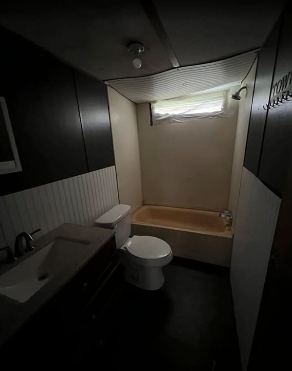 6096 Collins Street photo 6