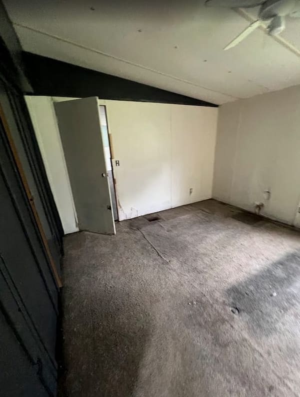 6096 Collins Street photo 9
