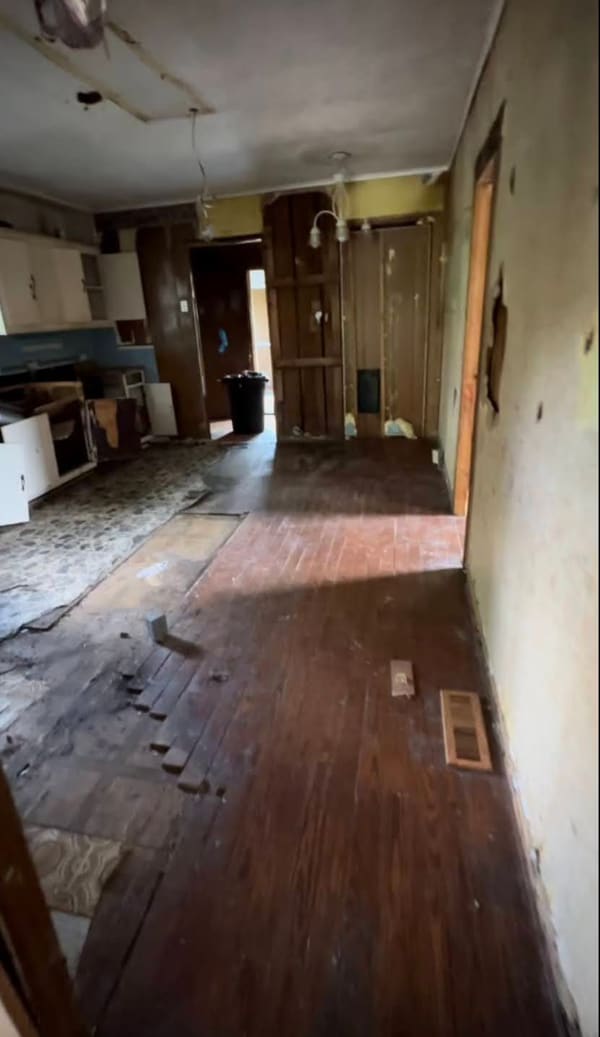 307 SW May Ave photo 4