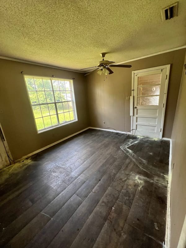 916 Jamestown Drive photo 3