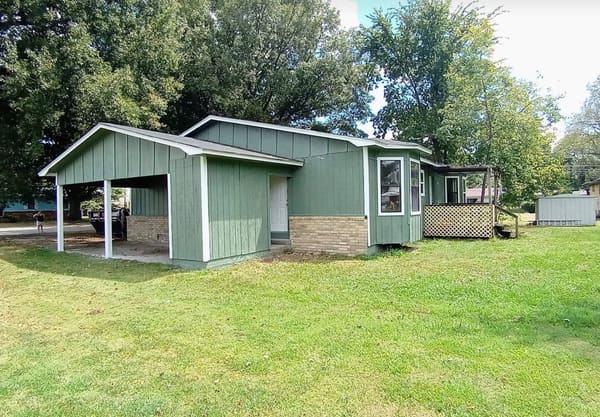 203 NW 2nd Street photo 3
