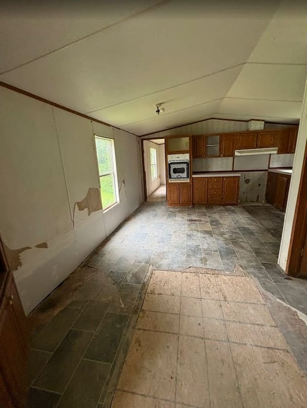 1894 Spring Rd photo 3