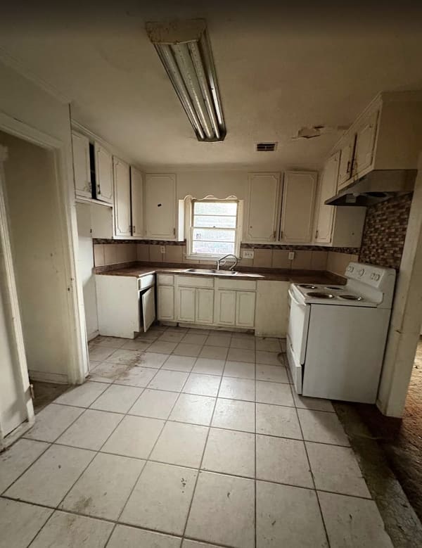 767 Queensbury Drive photo 5
