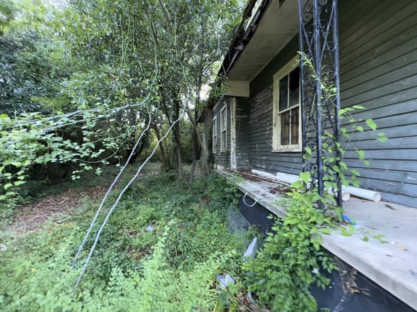 1059 Burton Avenue photo 2