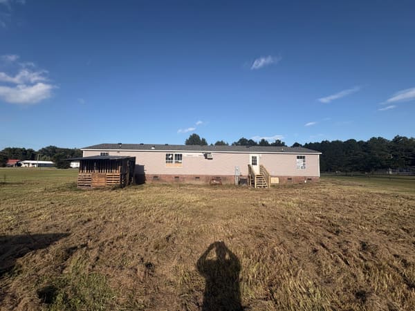 596 Emmett Ln photo 1