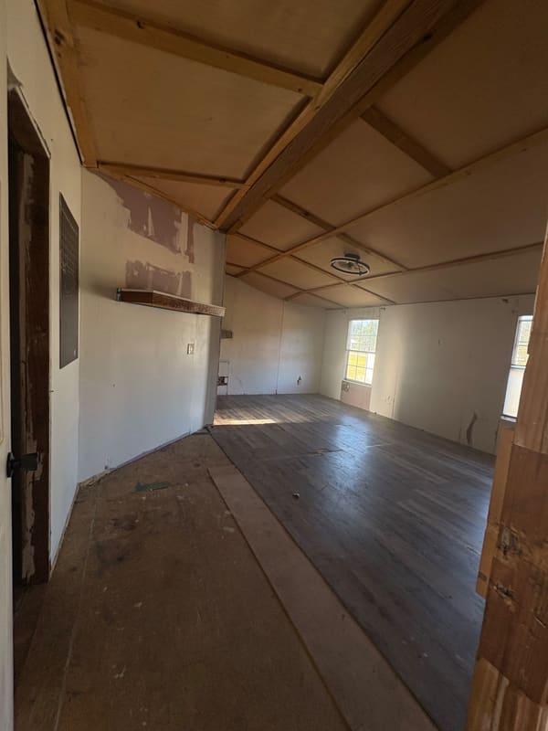 596 Emmett Ln photo 7