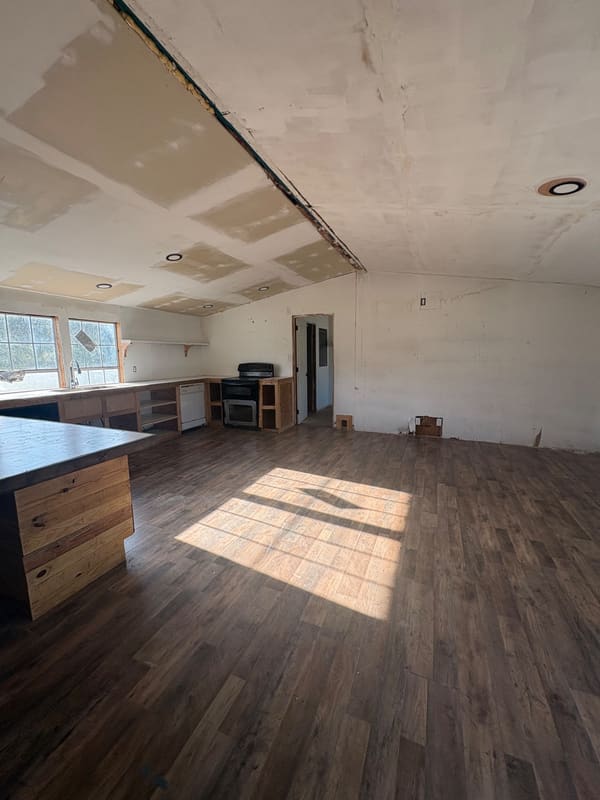 596 Emmett Ln photo 8
