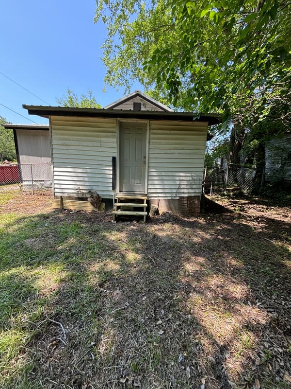 908 W Ingram Street photo 3